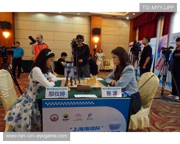 国际象棋新人王赛落子海湾镇，“最强大脑”对弈