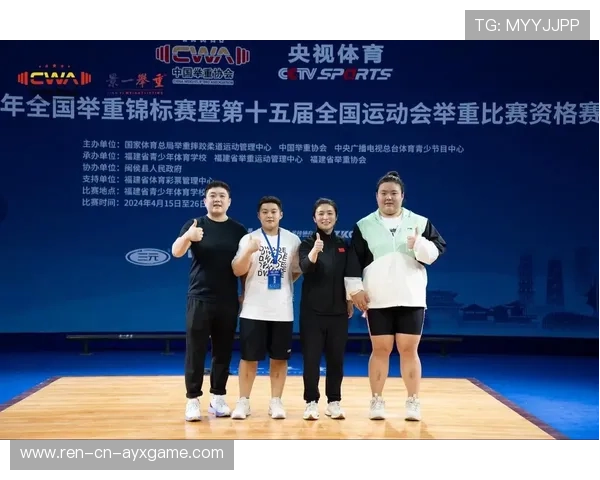举重选手参与校园分享会激励青少年，举重比赛现场解说词